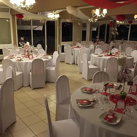 Domaine Residentiel De Mazieres ホリデーパーク 3*