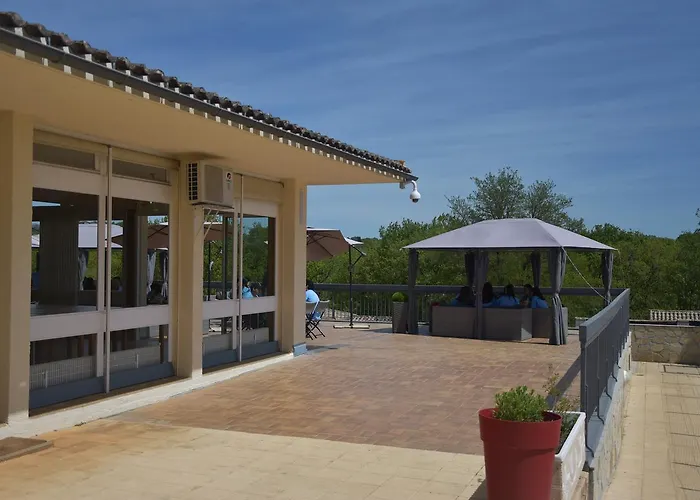 Domaine Residentiel De Mazieres 3* Montcabrier (Lot)