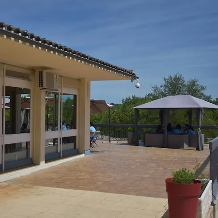 Domaine Residentiel De Mazieres 3* Montcabrier (Lot)