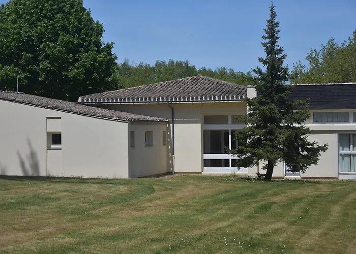 Domaine Residentiel De Mazieres 3*